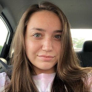 Meet your Posher, Carla